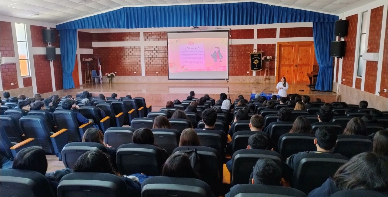 Realizan charla vocacional para los alumnos/as con invitadas de diversas carreras profesionales